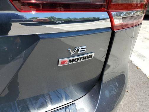 Platinum Gray Metallic 2019 Volkswagen Atlas 3.6L SEL Premium