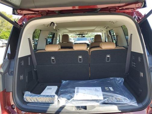 2025 INFINITI QX80 Luxe