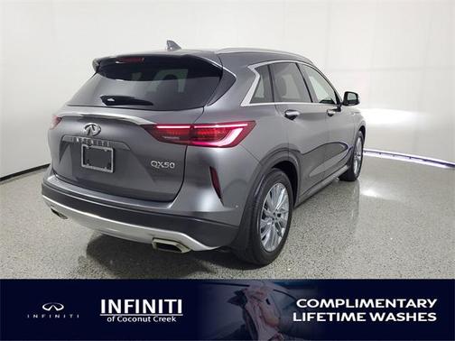 2023 INFINITI QX50 LUXE
