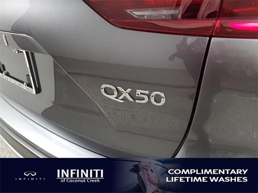 2023 INFINITI QX50 LUXE