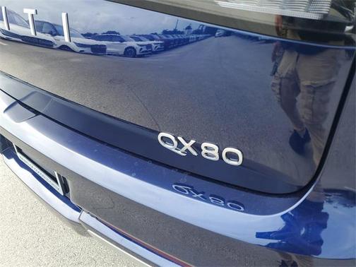 2025 INFINITI QX80 Luxe