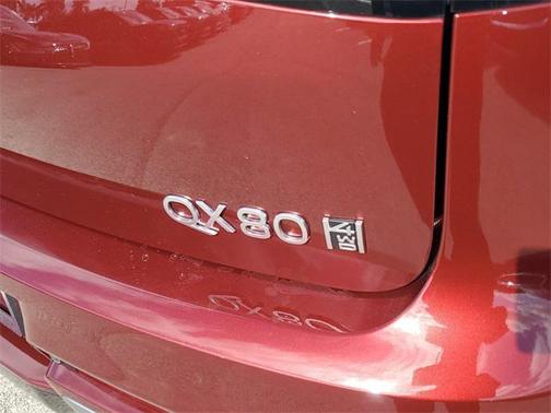 2025 INFINITI QX80 Luxe