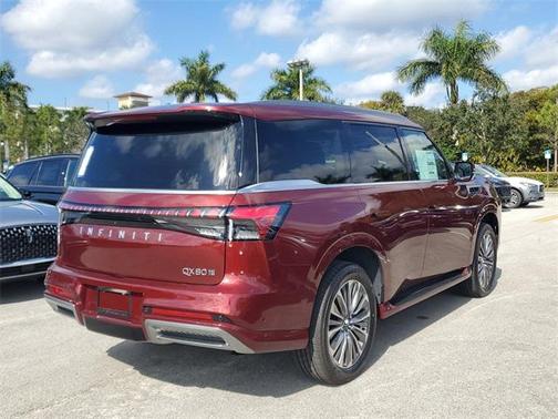 2025 INFINITI QX80 Luxe