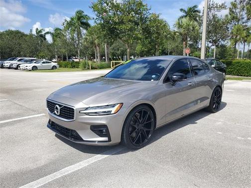 2019 Volvo S60 T6 R-Design
