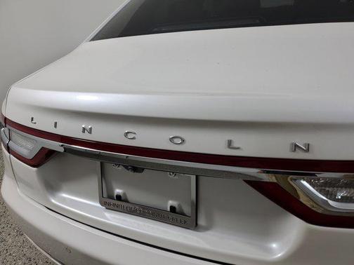 2017 Lincoln Continental Select