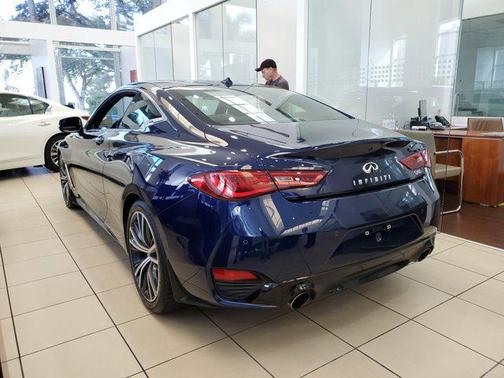 2022 INFINITI Q60 LUXE