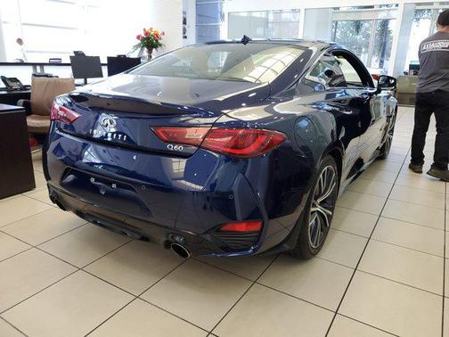 2022 INFINITI Q60 LUXE