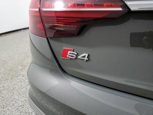 2023 Audi S4 Premium Plus TFSI quattro Tiptronic