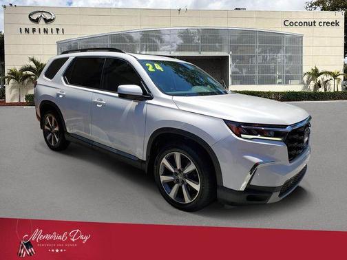 White 2024 Honda Pilot Touring