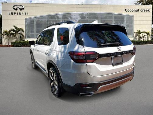 White 2024 Honda Pilot Touring