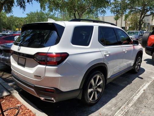 White 2024 Honda Pilot Touring