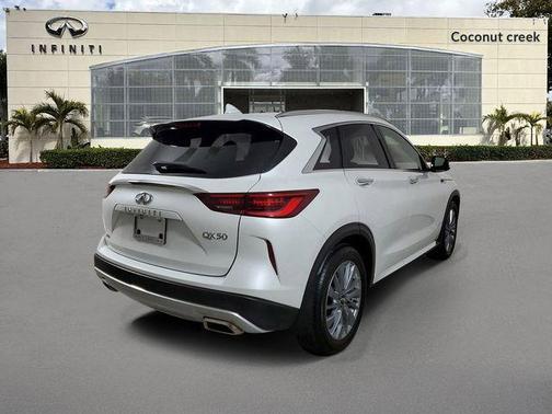 2025 INFINITI QX50 Luxe