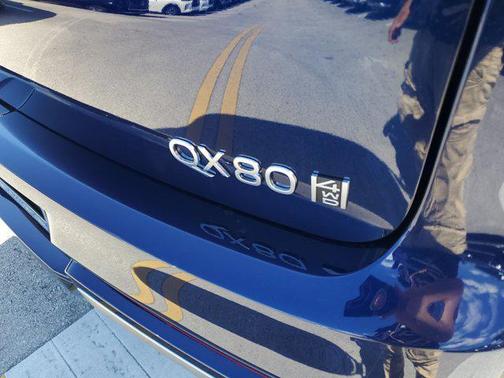 2025 INFINITI QX80 SENSORY AWD