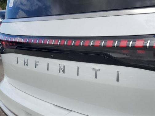 2025 INFINITI QX80 SENSORY AWD