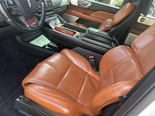 White 2020 Lincoln Navigator L Reserve