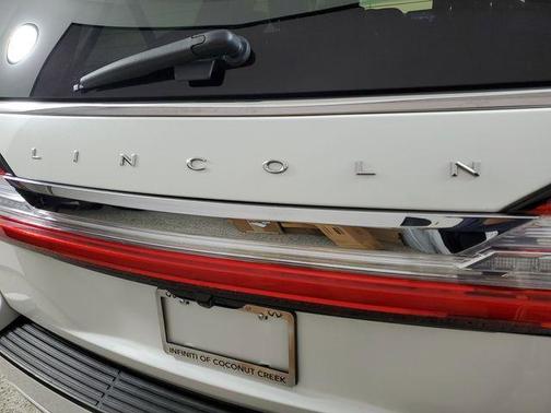 White 2020 Lincoln Navigator L Reserve