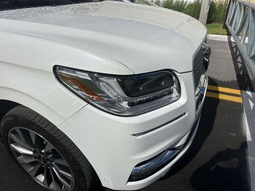 White 2020 Lincoln Navigator L Reserve