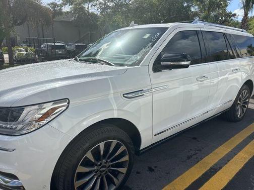 White 2020 Lincoln Navigator L Reserve