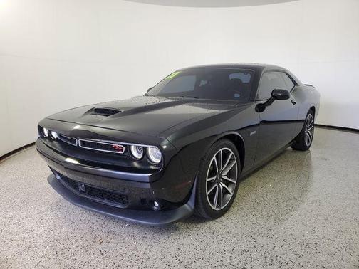 Pitch Black Clearcoat 2023 Dodge Challenger R/T