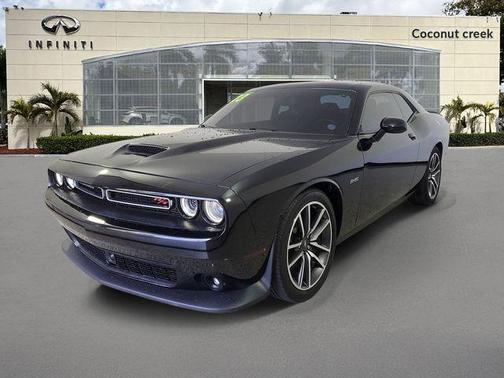 Pitch Black Clearcoat 2023 Dodge Challenger R/T