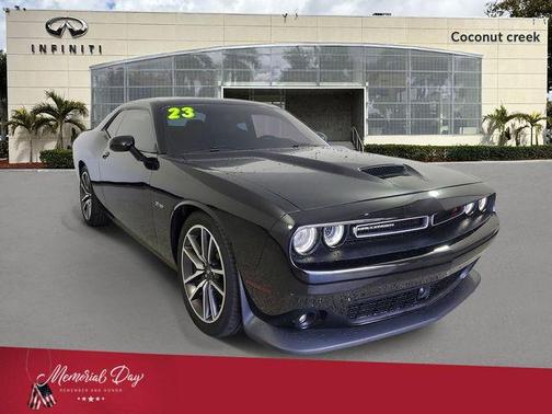 Pitch Black Clearcoat 2023 Dodge Challenger R/T