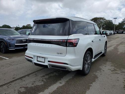 Radiant White 2026 INFINITI QX80 Luxe