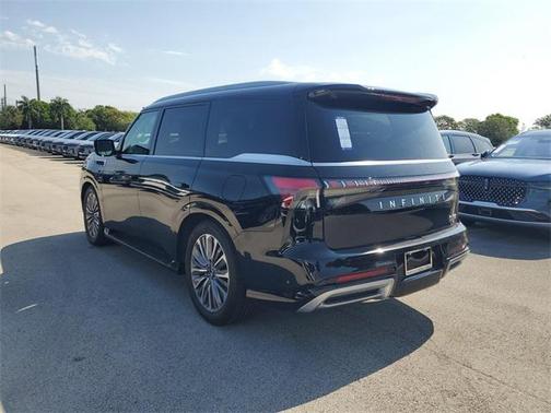 2025 INFINITI QX80 Luxe