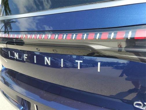 2025 INFINITI QX80 Luxe