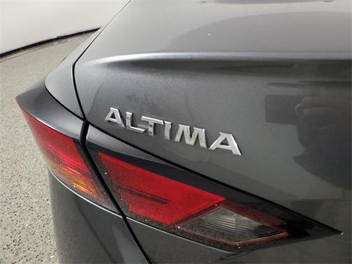 2022 Nissan Altima SR FWD