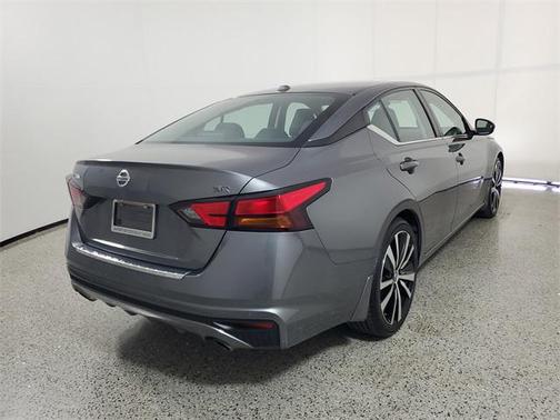 2022 Nissan Altima SR FWD