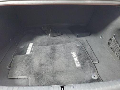 2023 Genesis G70 2.0T RWD