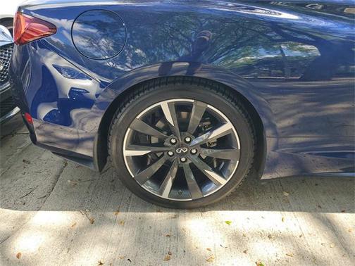 2022 INFINITI Q60 LUXE