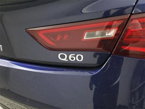 2022 INFINITI Q60 LUXE