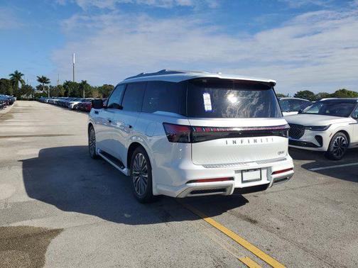 2026 INFINITI QX80 Luxe
