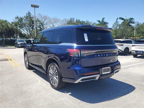 2025 INFINITI QX80 Luxe