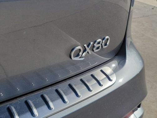 Metal 2027 INFINITI QX80 Luxe