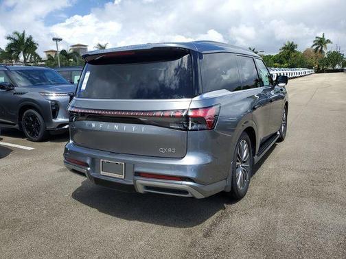 Dynamic Metal 2026 INFINITI QX80 Luxe