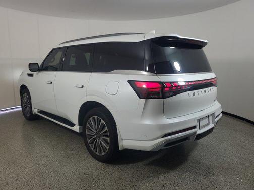 2025 INFINITI QX80 Luxe