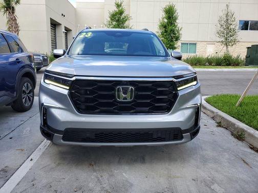 Lunar Silver Metallic 2023 Honda Pilot Elite