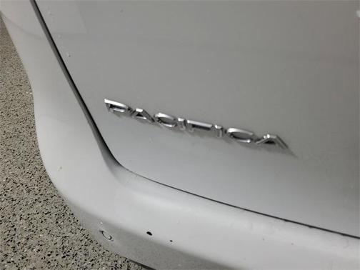 2024 Chrysler Pacifica Touring