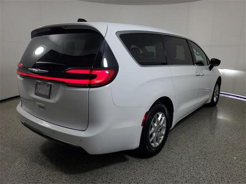 2024 Chrysler Pacifica Touring