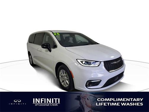 2024 Chrysler Pacifica Touring