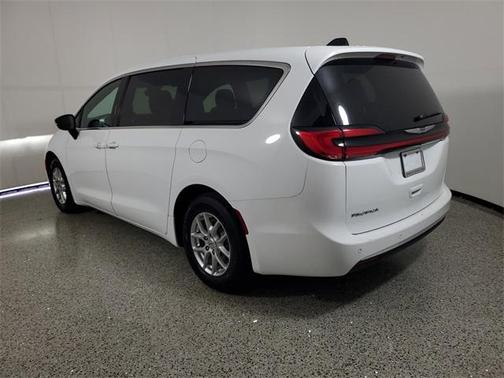 2024 Chrysler Pacifica Touring