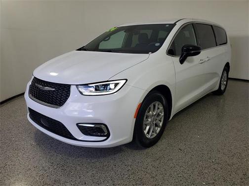 2024 Chrysler Pacifica Touring