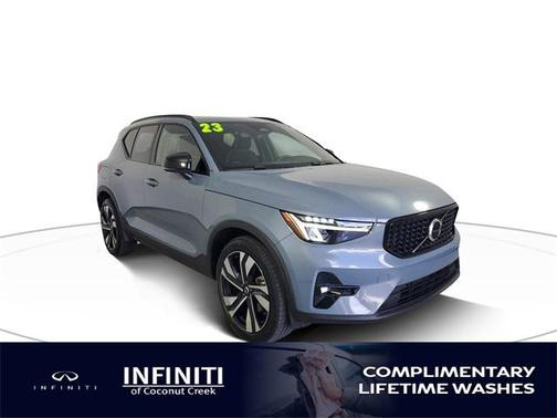 2023 Volvo XC40 B5 Plus Dark Theme