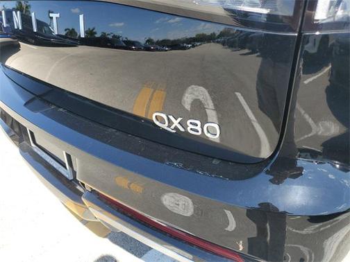 2025 INFINITI QX80 Luxe