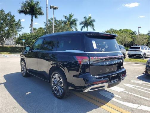 2025 INFINITI QX80 Luxe