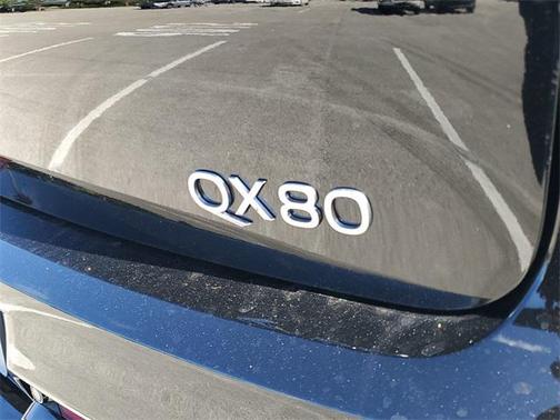 2025 INFINITI QX80 Luxe