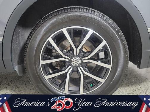 Platinum Gray Metallic 2021 Volkswagen Tiguan 2.0T SE