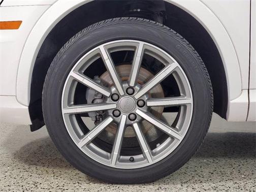 Photo 3 of 37 of 2018 Audi Q3 TECH PACKAGE